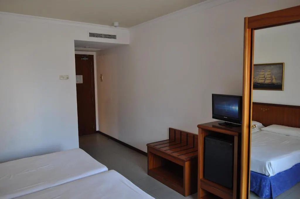 Hostal Vila Del Mar Lloret de Mar Guest house